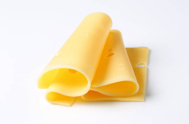 plié tranches de fromage - yellow cheese thin portion photos et images de collection