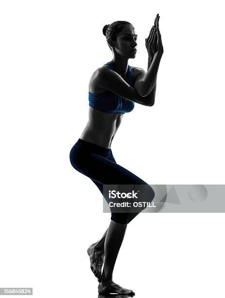 Donna Esercizio Yoga Posizione Del Cammello - Fotografie stock e altre immagini di Abbigliamento sportivo - Abbigliamento sportivo, Adulto, Aerobica
