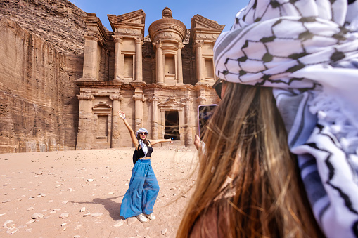 Friends visit the treasures of Petra. They enjoy their trip