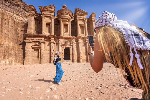 Friends visit the treasures of Petra. They enjoy their trip