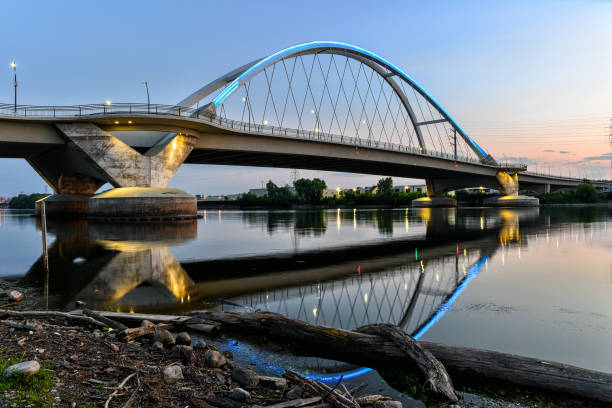 istock Lowry Avenue Bridge at Sunset 1568604761