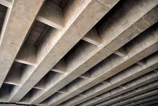 The arrangement of the girders on the bridge seen from below