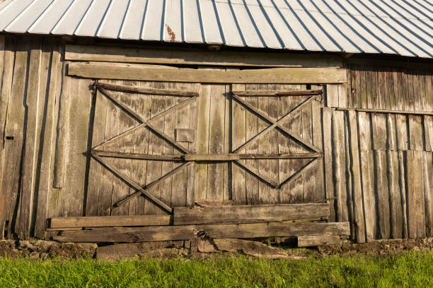 istock old barn door, closed barn door 1568749211