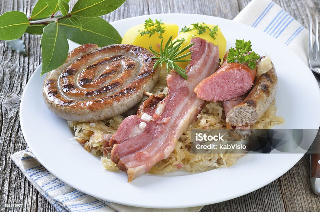 Frische bayerische Fleisch und Würstchen - Lizenzfrei Bratwurst Stock-Foto