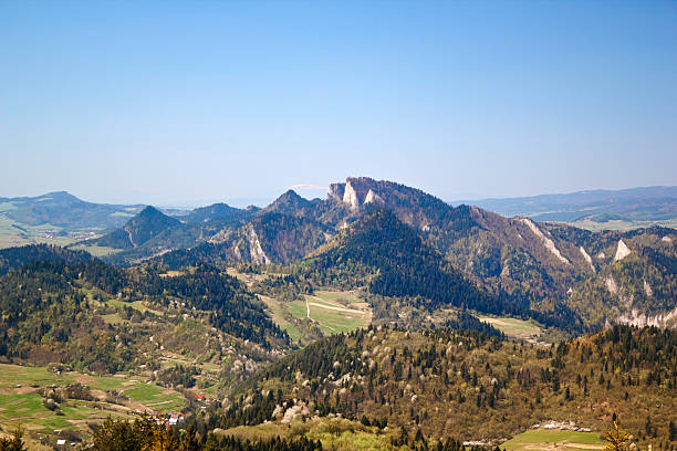 istock Three Crowns massif in Pieniny Mountains 156879157