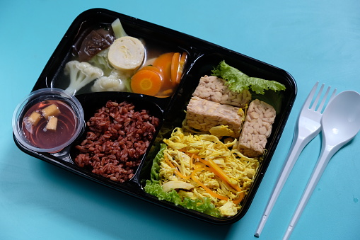 Menu catering diet, healthy food bento with brown rice, yellow shredded chicken, vegetable soup, mongolian beef and fruit jelly. For diet weight loss program. healthy lunch menu in a bento