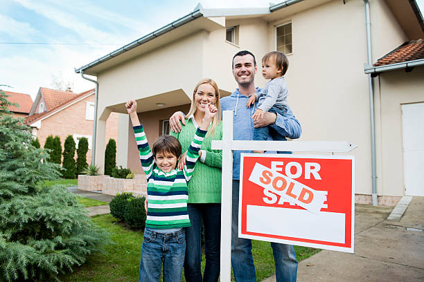 istock Family just buy a hew home 156881948