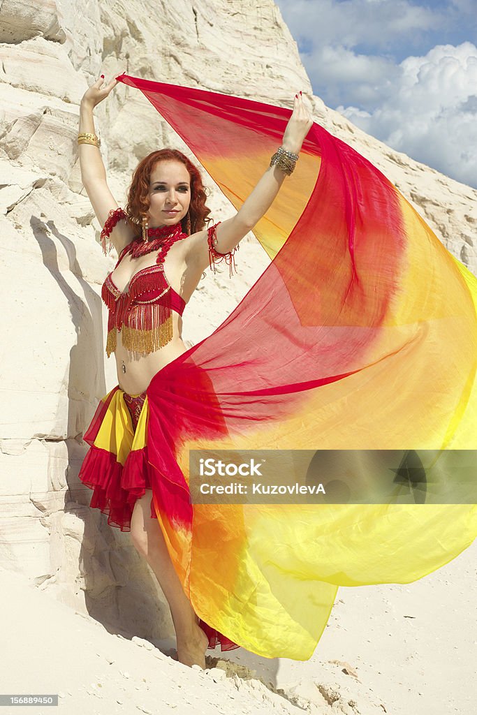 Bailarina con red chal - Foto de stock de Abdomen libre de derechos