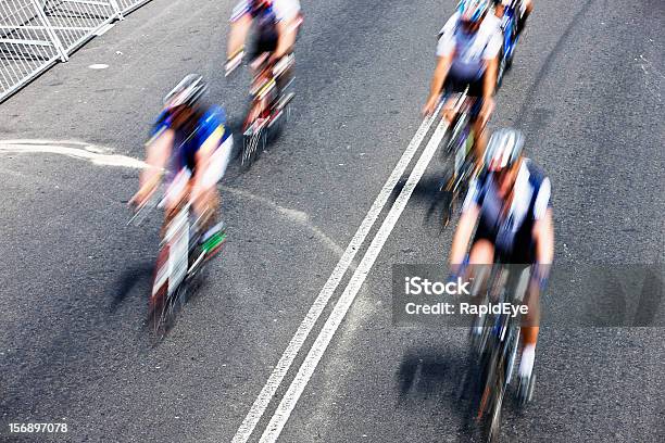 동작흐릿한 오버헤드 볼 수 있는 자전거 경주 두발자전거에 대한 스톡 사진 및 기타 이미지 - 두발자전거, 스포츠 레이스, 하이 앵글