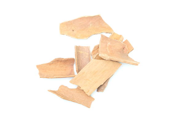 istock Chinese cinnamon isolated on white background 1569072666
