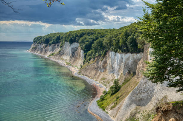 acantilados de tiza en ragen - característica costera fotografías e imágenes de stock