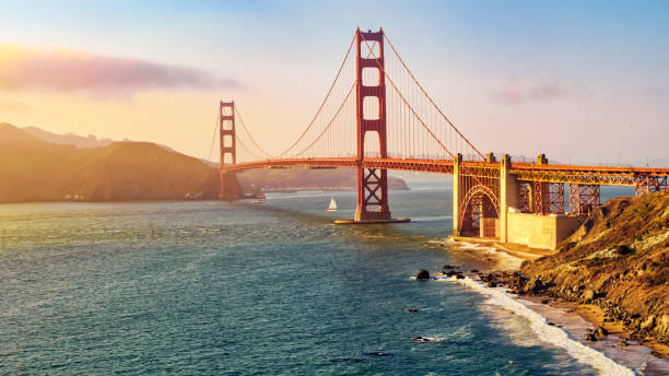 blick auf die golden gate bridge - san francisco bay golden gate bridge bridge san francisco county stock-fotos und bilder