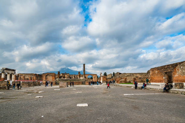 View of The Civic Forum, Temple of Giove and Mount Vesuvius Pompeii, Italy - 27th Dec 2022: View of The Civic Forum, Temple of Giove and Mount Vesuvius in the distance unesco organised group stock pictures, royalty-free photos & images