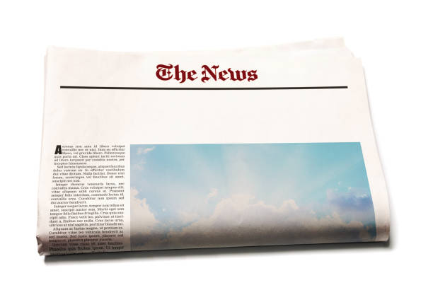 portada del periódico con espacio en blanco para el titular - close up newspaper folded document fotografías e imágenes de stock
