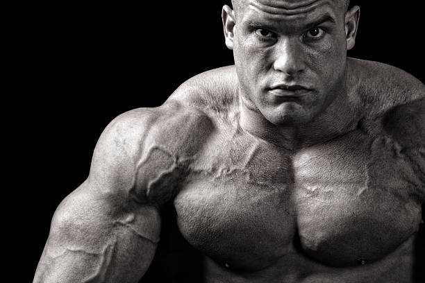 extreme guy - human muscle body building exercising black and white - fotografias e filmes do acervo