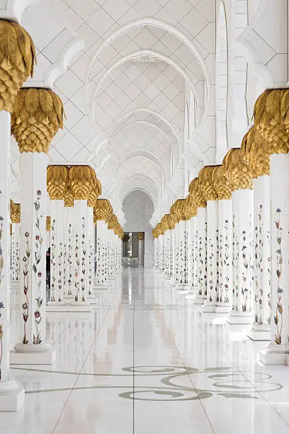 Beautiful white and decorated walls and coloumns of the Abud-Dhabi Grand Moss