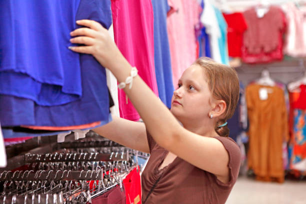 istock Shopping girl 1569719936
