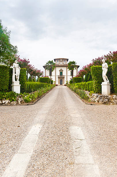 istock Old villa near Fucecchio (Tuscany) 156974151