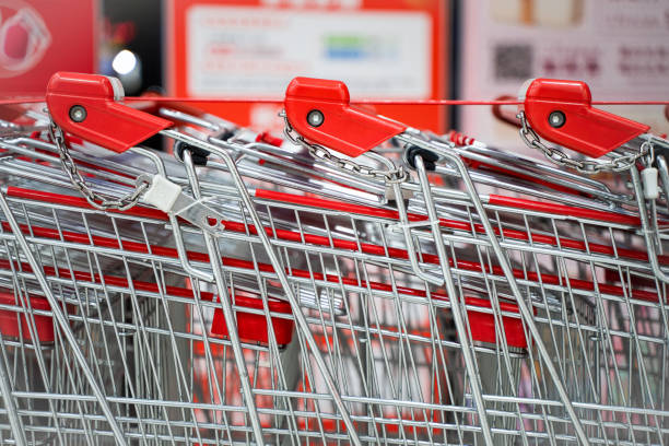 istock Supermarket shopping cart 1569742341