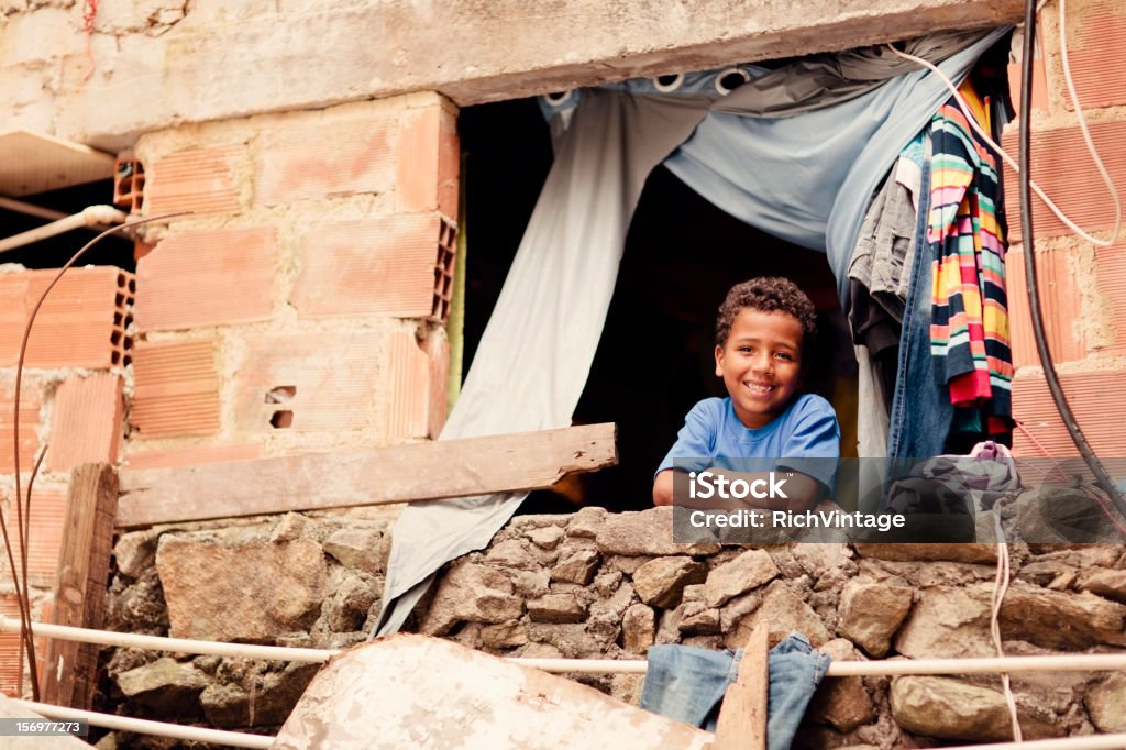 Joven Boy brasileño - Foto de stock de Barrio bajo libre de derechos