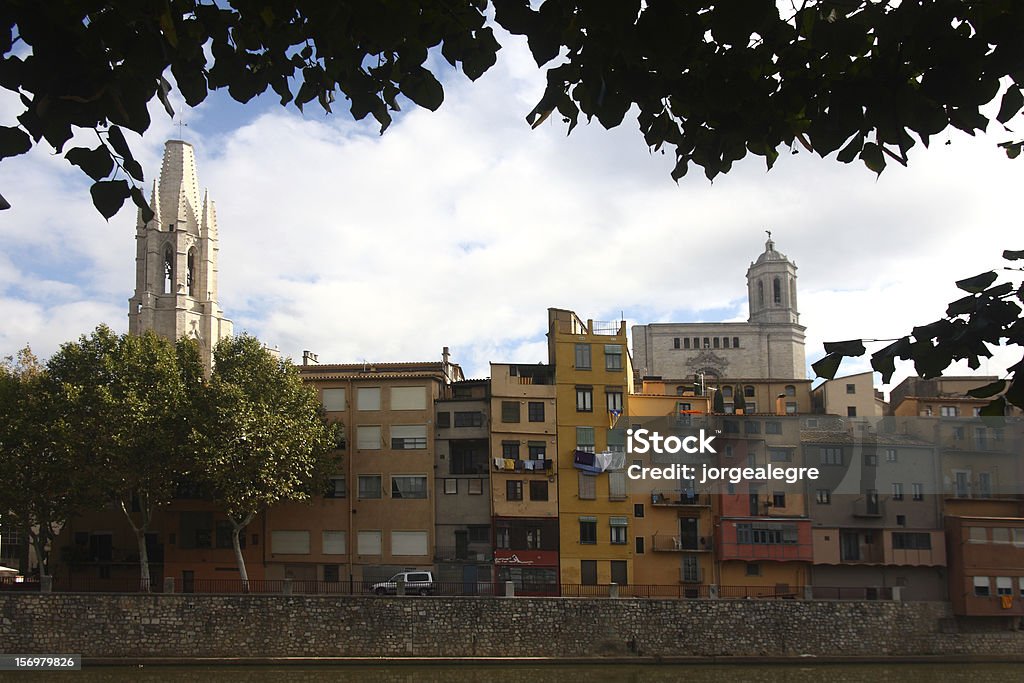 Casas y las iglesias desde Girona. - Foto de stock de Aire libre libre de derechos