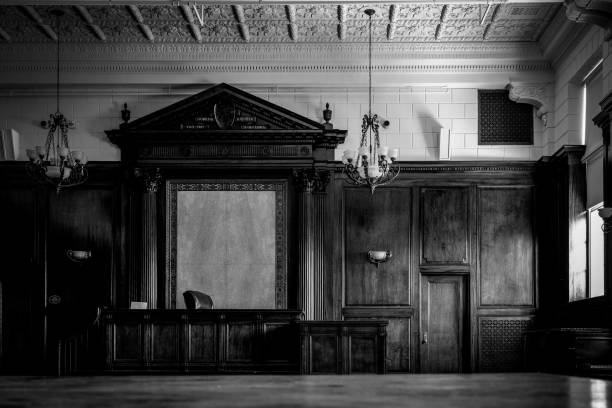 preserved older courtroom in public building with window light - sala-de-tribunal imagens e fotografias de stock