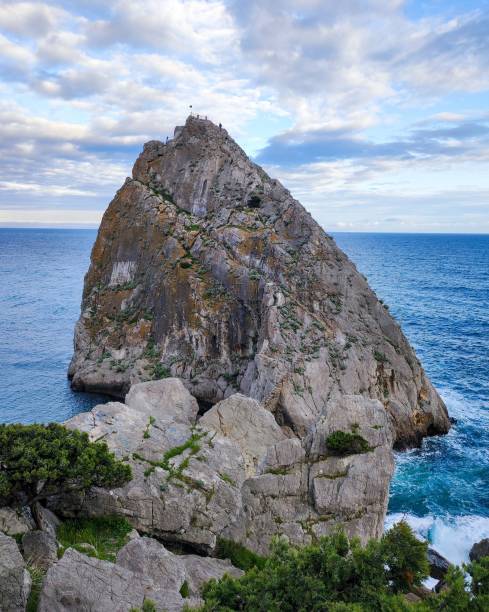 istock rock in the sea 1570096193