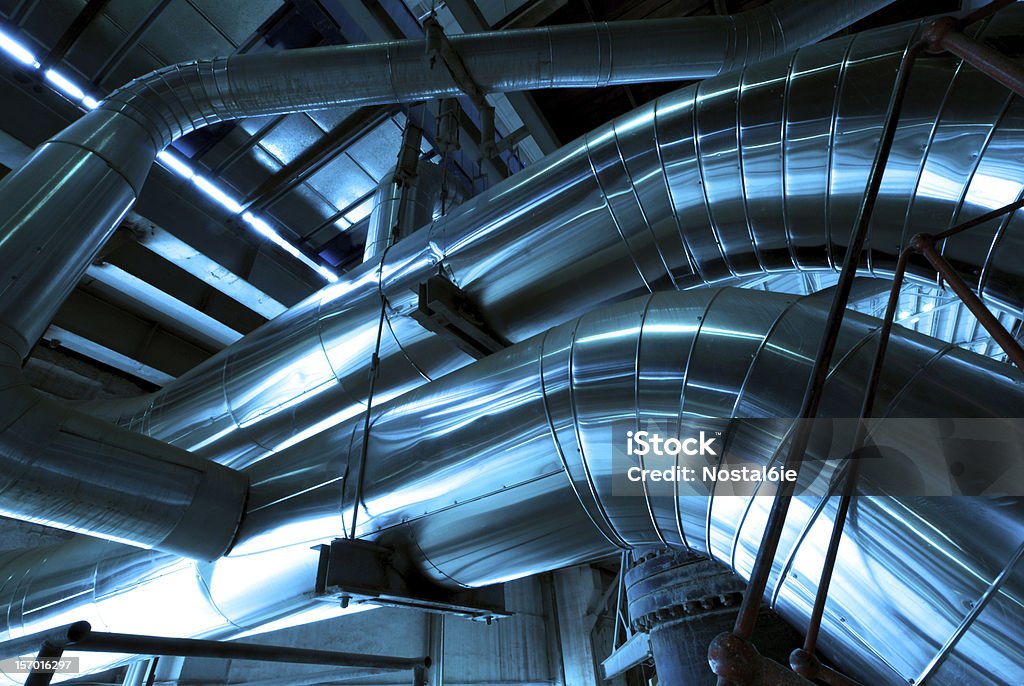 Zona Industrial de cabos de aço, dutos e em tons de azul - Foto de stock de Apoio royalty-free