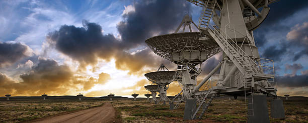xl antenna parabolica tramonto - horizon observatory foto e immagini stock