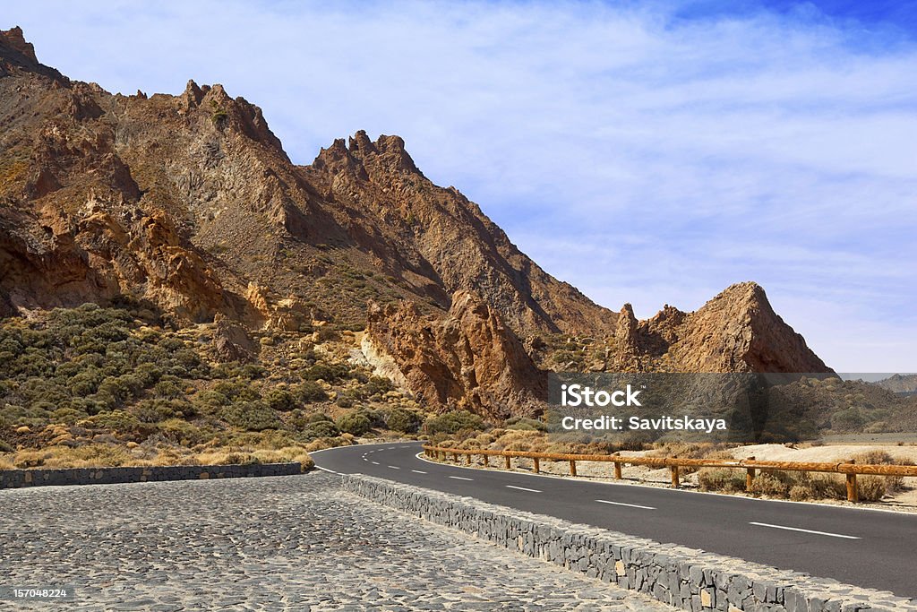 Paisagem Vulcânica com road. - Foto de stock de Amarelo royalty-free