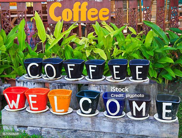コーヒーショップへようこそタイ - アルファベットのストックフォトや画像を多数ご用意 - アルファベット, インターネット, ウェルカム・サイン