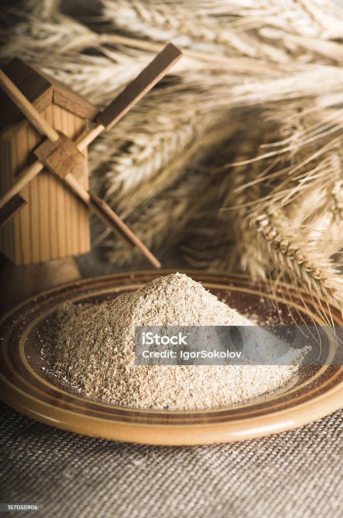 Wholemeal Mehl und Weizen auf Tuch sack, Nahaufnahme - Lizenzfrei Agrarbetrieb Stock-Foto