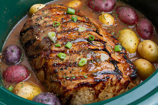 asado de carne al horno con papas - pot roast fotografías e imágenes de stock