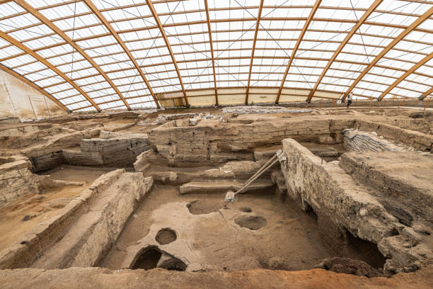 Neolithic Site of Catalhoyuk, Cumra, Konya, Turkey Çatalhöyük was a very large Neolithic settlement in southern Anatolia, which existed from approximately 7500 BC to 5700 BC, and flourished around 7000 BC. çatalhöyük stock pictures, royalty-free photos & images