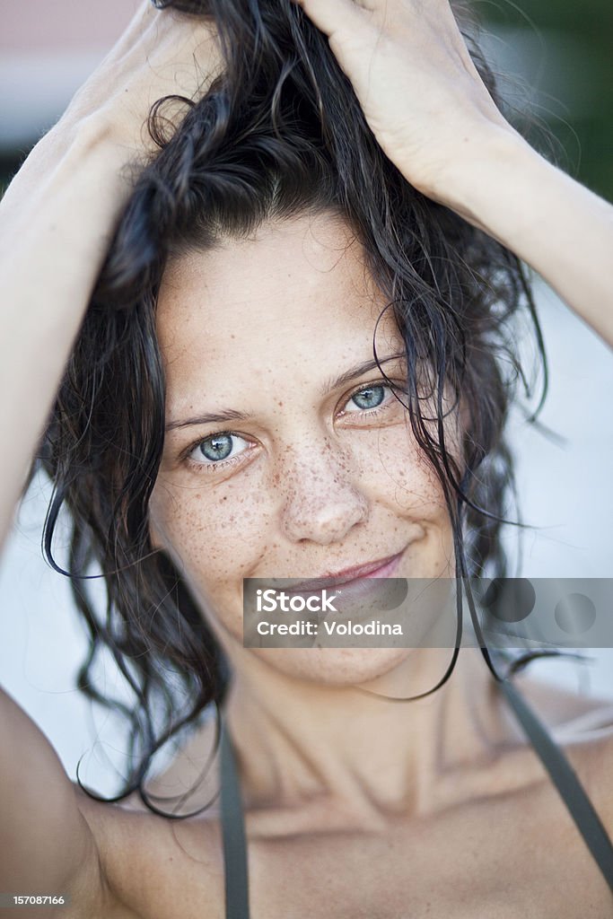 Donna con freckles - Foto stock royalty-free di Adulto