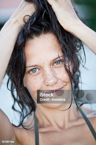 Foto de Mulher Com Freckles e mais fotos de stock de Adulto - Adulto, Beleza, Brilhante - Luminosidade