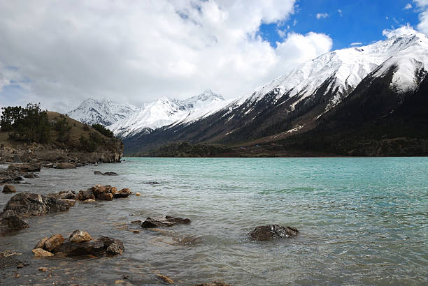 Le paysage de lac Namtso, le Tibet, en Chine. - Photo