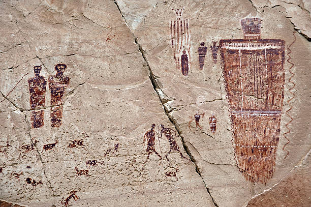 istock Great Gallery in Horseshoe Canyon 157106372