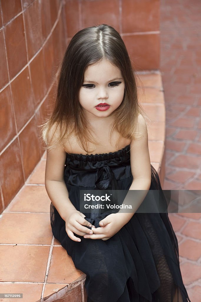 Kleines Mädchen in schwarzen Hut, Halloween - Lizenzfrei Halloween Stock-Foto