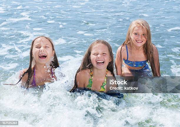 Nuoto In Mare - Fotografie stock e altre immagini di Acqua - Acqua, Allegro, Ambientazione esterna