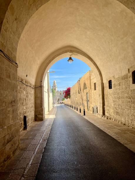 istock Mystic street 1571370801