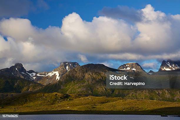 Горы На Lofoten — стоковые фотографии и другие картинки Без людей - Без людей, Горизонтальный, Горная гряда