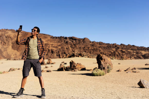 istock Man making memories on the mountain 1571411529
