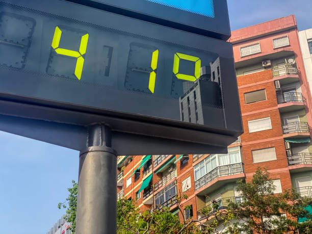 istock 41 degrees celsius in the city 1571522279