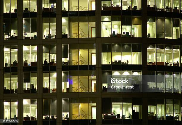 Edificio De Oficinas1 Foto de stock y más banco de imágenes de Bloque de Oficinas - Bloque de Oficinas, Anochecer, Noche