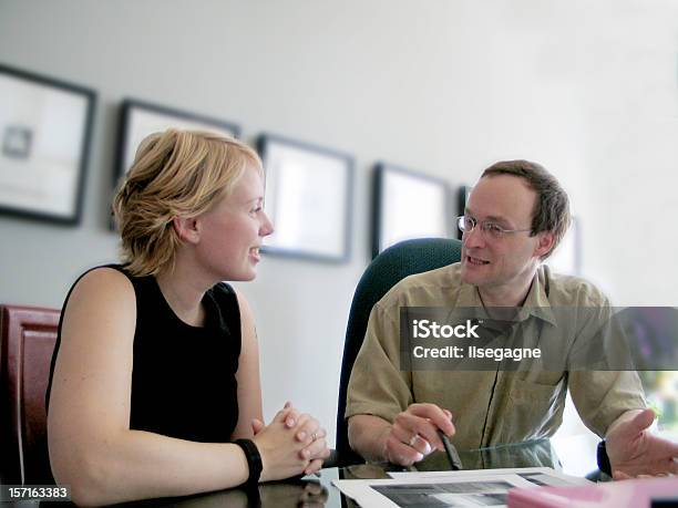 Sala De Reuniones Foto de stock y más banco de imágenes de Adulto - Adulto, Asociación, Cliente