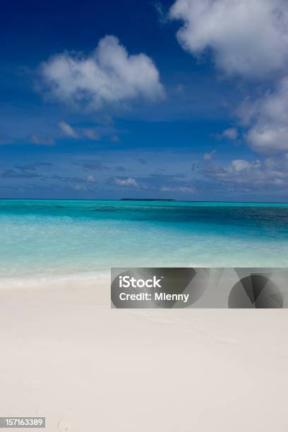 Sol Playa Paraíso Foto de stock y más banco de imágenes de Agua - Agua, Aire libre, Arena