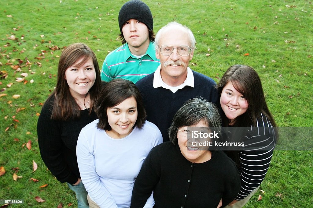 Retrato de familia al aire libre - Foto de stock de Adulto libre de derechos