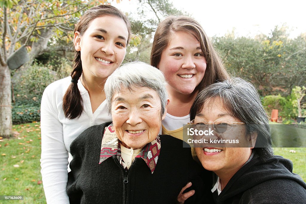 Mamie et maman et leurs enfants - Photo de Culture japonaise libre de droits