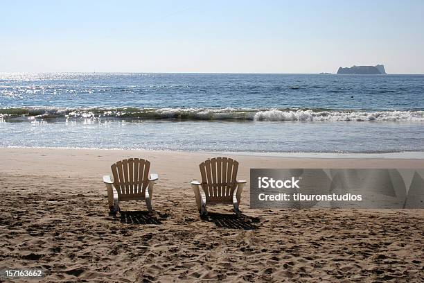 Zwei Liegestühle Stockfoto und mehr Bilder von Adirondack-Stuhl - Adirondack-Stuhl, Strand, Entspannung